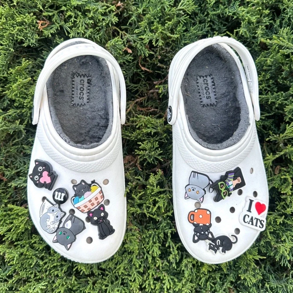 Crocs Kids Classic Lined Clogs With Cat Charms Little Kids Size 13 White Sandals
